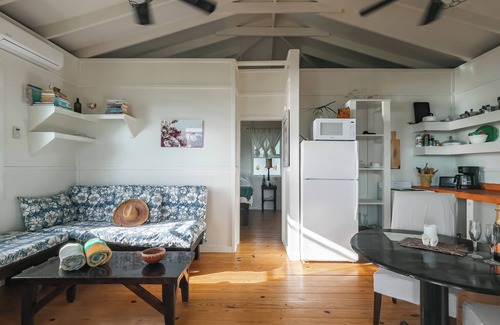 Governor's Harbour Casa | Cayo Loco Romantic Atlantic Beachfront Honeymoon WiFi / SUP