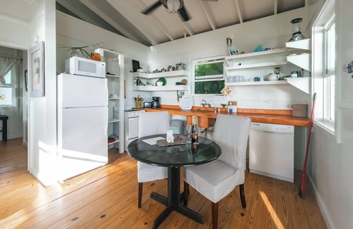 Governor's Harbour Casa | Cayo Loco Romantic Atlantic Beachfront Honeymoon WiFi / SUP