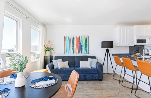 Cayucos Casa | Cayucos 2BR Bungalow Steps to Beach w/ Shared Firepit Lounge & Outdoor Bar