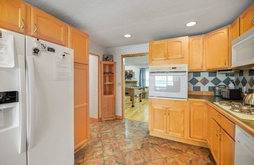 Seneca Falls Casa | Cayuga Lake Cottage: "Lakeside Cottage - Close to Wineries!"