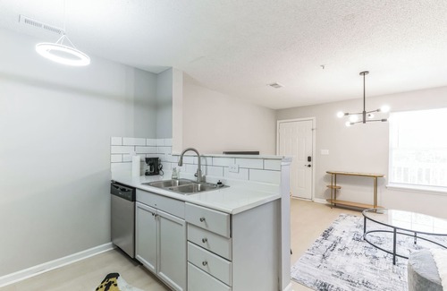 Westover Apartamento | CB 3516-206 Modern Fayetteville Charm