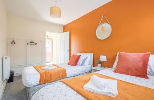 Peterborough Apartamento | CB Stays -Spacious 5 BR Family Retreat in Foxdale
