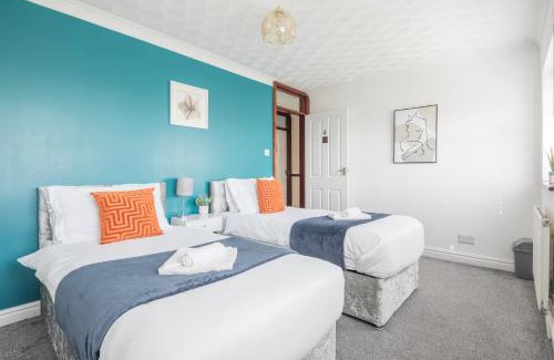 Peterborough Apartamento | CB Stays -Spacious 5 BR Family Retreat in Foxdale