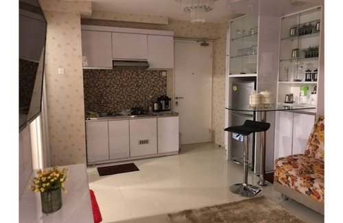 Jatinegara Apartamento | cBassura · Vista de la ciudad y la piscina 3BR Full Furnish Flat Inside Mall