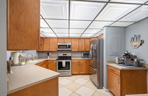 Sand Key Condominio | CBC 1-10B –Gulf Front Beauty with pool, hot tub, gym & pickleball!