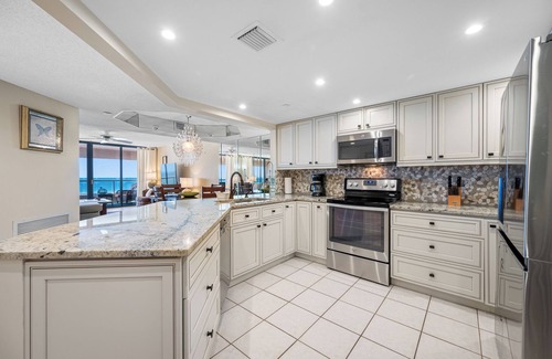 Sand Key Condominio | CBC 1-11B - 2 Bedroom Gulf Front Condo with pool & Hot tub!