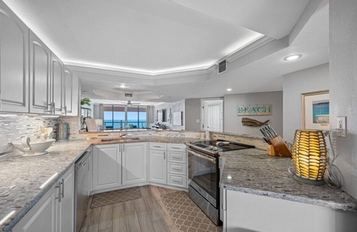 Sand Key Condominio | CBC 1-15E – Gulf Front with a pool, hot tub, sauna, gym & pickleball!