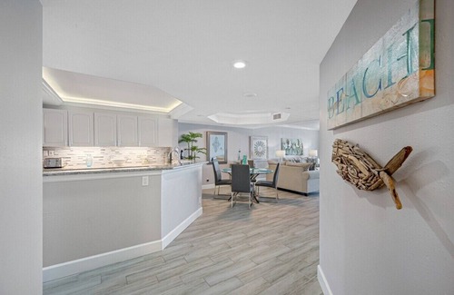 Sand Key Condominio | CBC 1-15E – Gulf Front with a pool, hot tub, sauna, gym & pickleball!