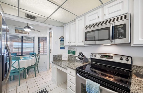 Sand Key Condominio | CBC 1-16C– Gulf front with pool, hot tub, gym & pickleball/tennis courts to enjoy!