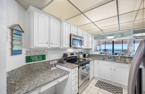 Sand Key Condominio | CBC 1-16C– Gulf front with pool, hot tub, gym & pickleball/tennis courts to enjoy!