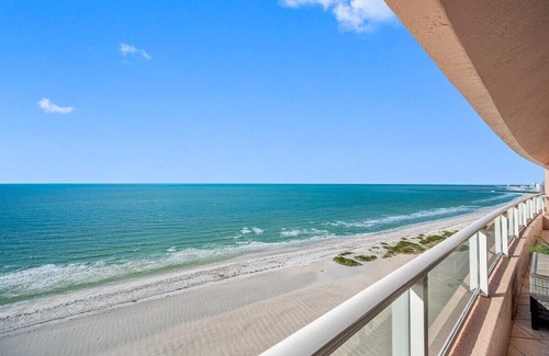 Sand Key Condominio | CBC 1-19F –Pool, Hot tub, Pickleball, Gym, Sauna are Open! Guests Welcome!