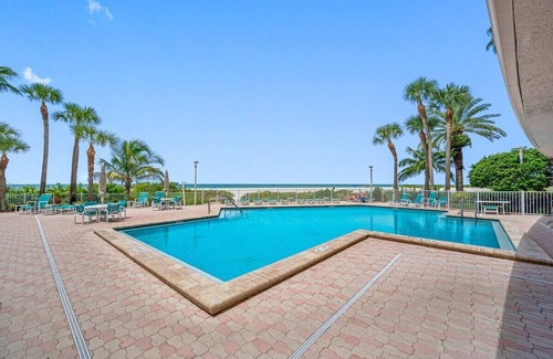 Sand Key Condominio | CBC 1-19F –Pool, Hot tub, Pickleball, Gym, Sauna are Open! Guests Welcome!