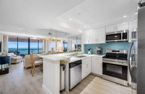 Sand Key Condominio | CBC 1-7C- Beautiful Gulf Front Condo with Pool, Hot Tub, Sauna, Tennis, and Gym!