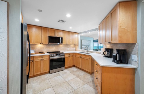 Sand Key Condominio | CBC 2-11B - Beachfront Beauty!