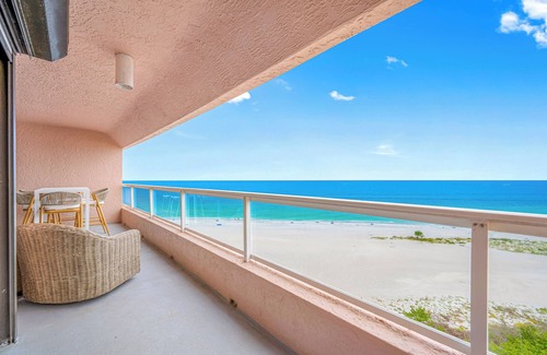 Sand Key Condominio | CBC 2-11B - Beachfront Beauty!