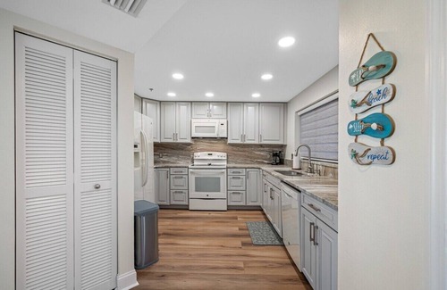 Sand Key Condominio | CBC 2-19F: Gulf Front Paradise Awaits!