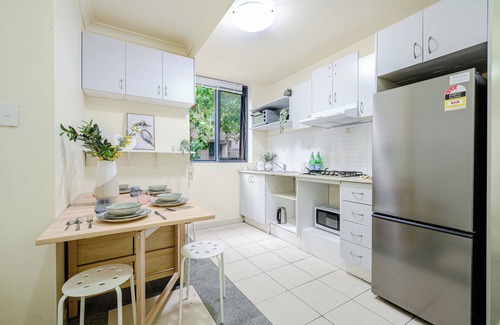Chinatown Apartamento | CBD 3br apt for 8 guests near Train & Shopping in Ultimo
