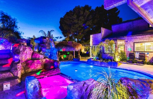 Spring Valley Villa | ¡Casa espaciosa de 9DB / 8BA con piscina estilo centro turístico!