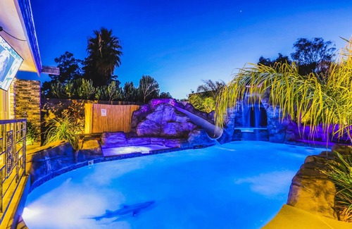 Spring Valley Villa | ¡Casa espaciosa de 9DB / 8BA con piscina estilo centro turístico!