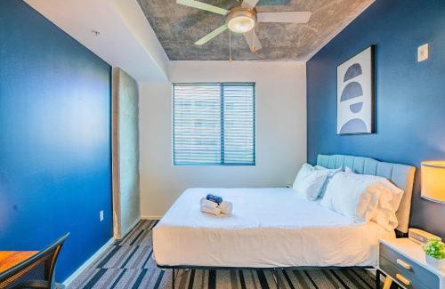 Evans Churchill Apartamento | CDT PHX Stay Pool Gym Balcony WD Parking