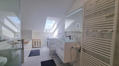 Cremlingen Apartamento | CEC-Spezial, 2 Wohnungen nebeneinander, bis 12 Personen, Klimaanlage, Parkplätze