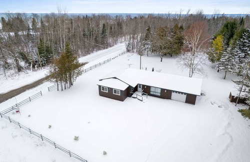 Carp Lake Cabina | Cecil Bay Family Cottage