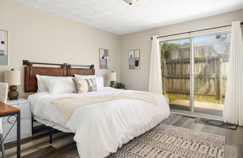 Heath Apartamento | Cedar and Oak - 2 BR, One Story Apartment, King Beds, Private Patio