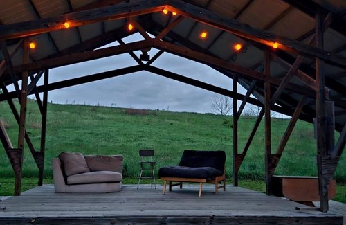 Hartsburg Casa | Cedar Bungalow - Peaceful & Relaxing Glamping Farm Getaway