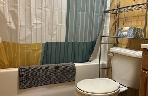 Plentywood Cabina | Cedar cabin. Fully equipped. Sleeps 3 comfortably.