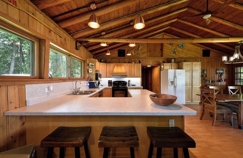 Ingalls Cabina | CEDAR CABIN on the BAY (Lago Michigan - Green Bay): ¡Alquiler todo el año! ¡Cabaña frente al lago que admite mascotas!