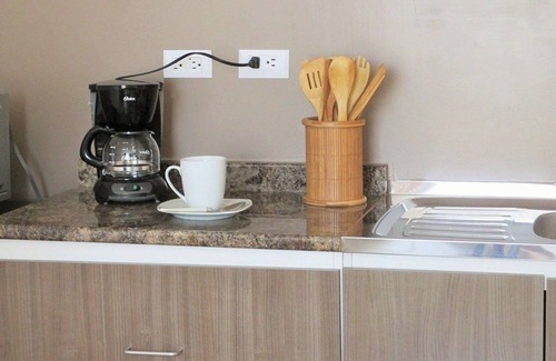 San Pedro Hotel | Cedar Cats Short Stay Apartments - Adults Only