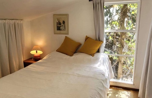 Powell River Cabina | Quaint old Cedar Cottage 2 Bedroom Near Lund