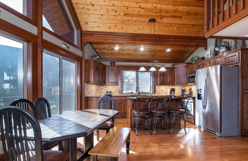 Branson Casa | Cedar Cove -Private Lake Front + Hot Tub -5 min to Branson Strip -Dogs ok w/fee!