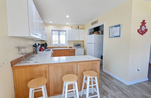 Deep Hole Casa | Cedar Cove - Waterfront home w/ Fire pit!