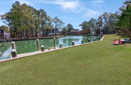 Deep Hole Casa | Cedar Cove - Waterfront home with Fire pit!