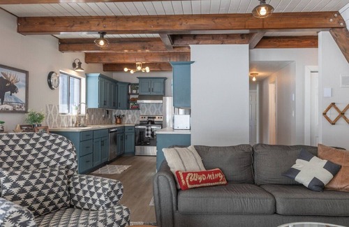Thayne Casa | Cedar Creek Chalet ⁓ Snowmobilers Dream ⁓ Hot tub ~ Great Views