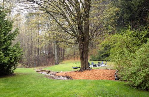 Greilickville Casa | Cedar Creek Cottage Close to Downtown Traverse City Beaches and the TART Trail