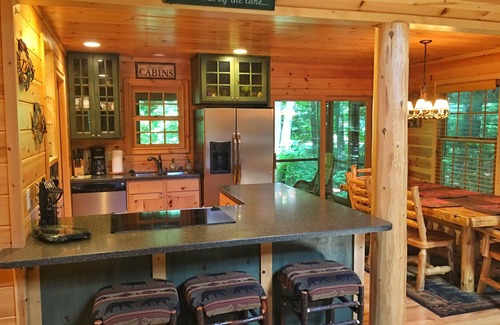 Saugatuck Cabina | Cedar Creek Lodge- Acogedora cabaña rústica de lujo con piscina