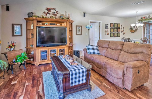 Cedar Creek Casa | Cedar Creek Vacation Rental on 15 Acres w/ Hot Tub