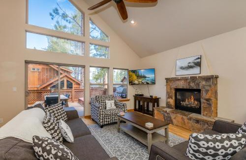 Truckee Casa | Cedar Crest at Winter Creek by Tahoe Getaways - 3BR, Walk to Ice Skating, Near Downtown and Northstar with Private Hot Tub!