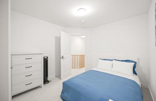 Bendale Casa | CEDAR Double Room with attached private Bathroom and Balcony in Toronto, ON, Canada