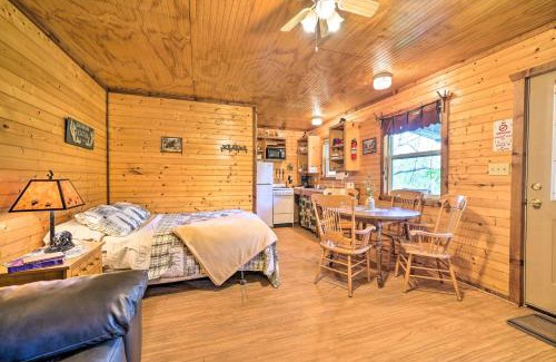 Davis Casa | Cedar Falls Cabin 5 half Mile to Turner Falls