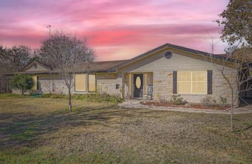 Cedar Creek Casa | Cedar Hill Ranch and Country Retreat for Large Groups