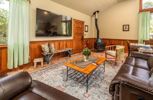 Texico Casa | Cedar Hills Retreat Peaceful Southern IL Escape