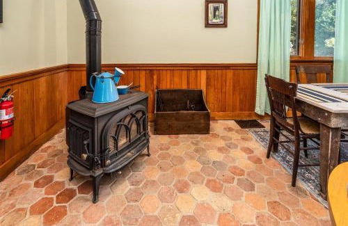 Texico Casa | Cedar Hills Retreat Peaceful Southern IL Escape