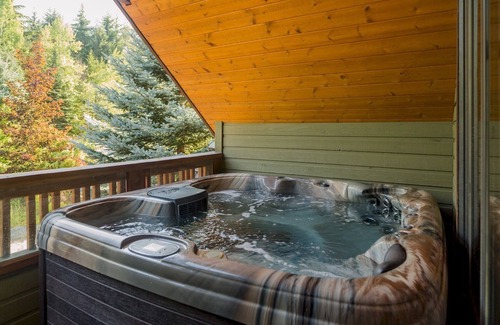 Upper Village Chalet De Esquí | CEDAR HOLLOW 11 | Ski-In, Ski-Out | Huge Living Space | Private Hot Tub & Garage