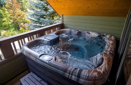 Upper Village Chalet De Esquí | CEDAR HOLLOW 11 | Ski-In, Ski-Out | Huge Living Space | Private Hot Tub & Garage