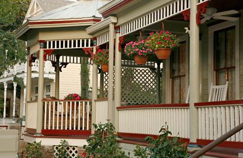 Downtown Historic District Cama Y Desayuno | Cedar House Inn