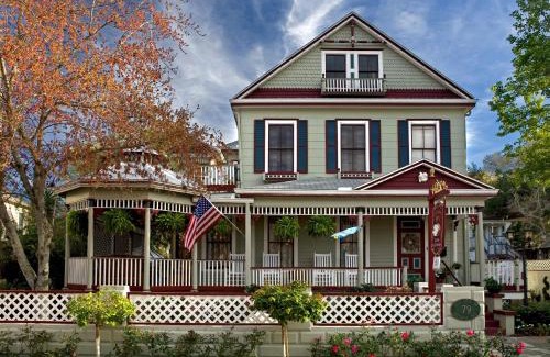Downtown Historic District Cama Y Desayuno | Cedar House Inn