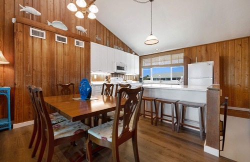 Cedar Key Casa | Cedar Key Breeze Gulf front townhouse 20% weekly / 30% monthly discounts!